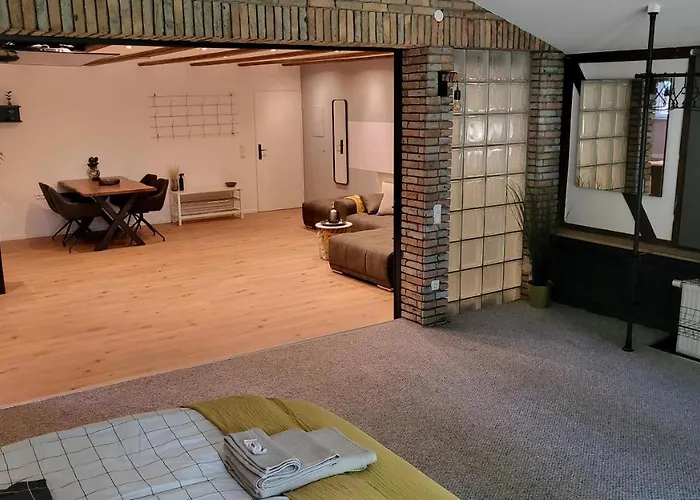 Modern Loft Near I Free Parking I Wifi 아파트 *